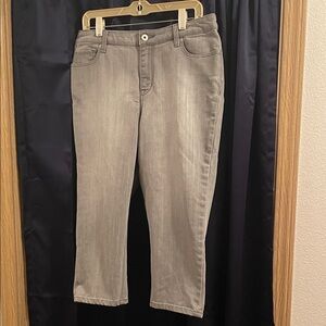 Chico’s women’s Platinum ultimate fit denim capris 
Size 1.5